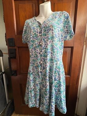 Vintage Floral Button-Front Short Sleeve skort Dress (shorts)in Blue-Green